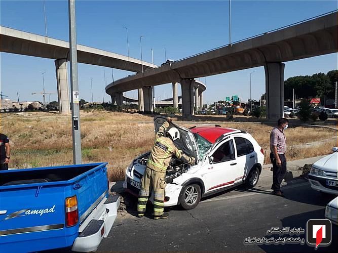 تصادف شدید 2 خودرو در بزرگراه شهید لشگری