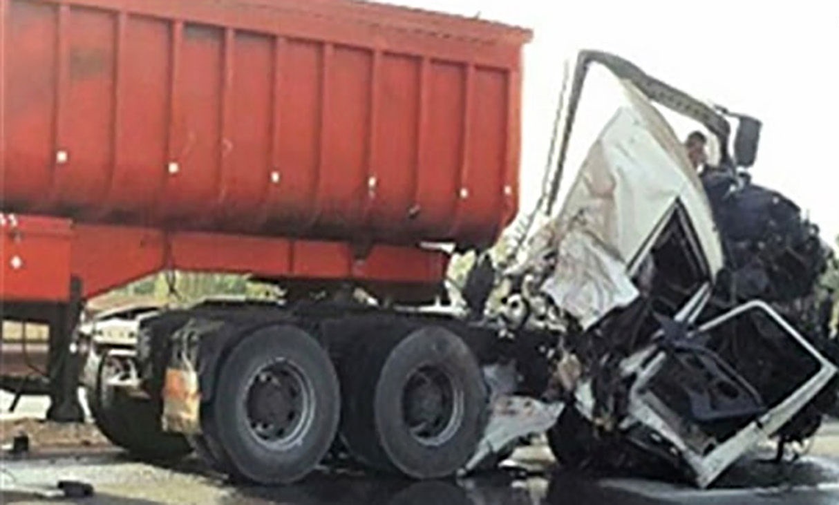 حادثه برای 12 نفر در مصدوم در تصادف مینی‌بوس با تریلر در قزوین