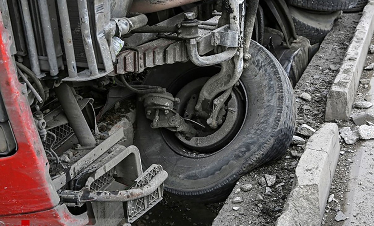 تصادف شدید کامیون با سمند در سعادت آباد