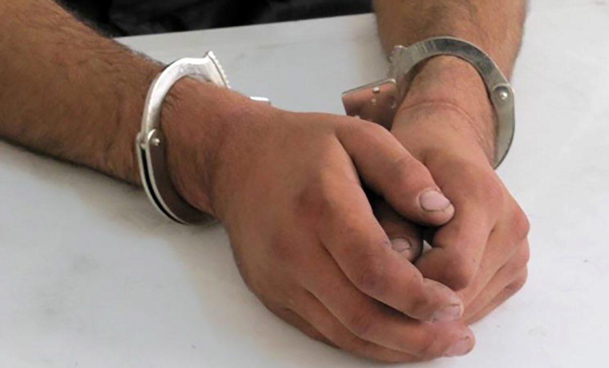 دستبند پلیس “کازرون” بر دستان سارق سابقه‌دار
