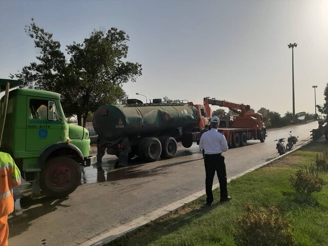 واژگونی تانکر حمل بنزین در اصفهان