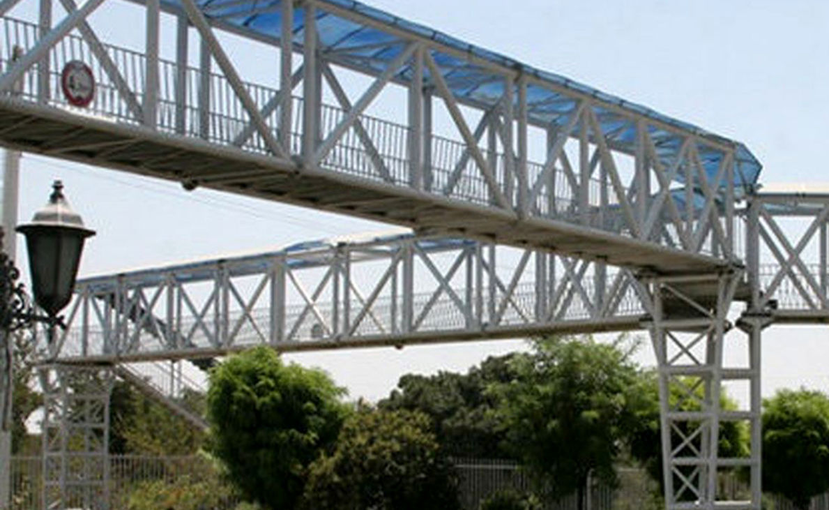 خودکشی مرد بدهکار از روی پل عابرپیاده