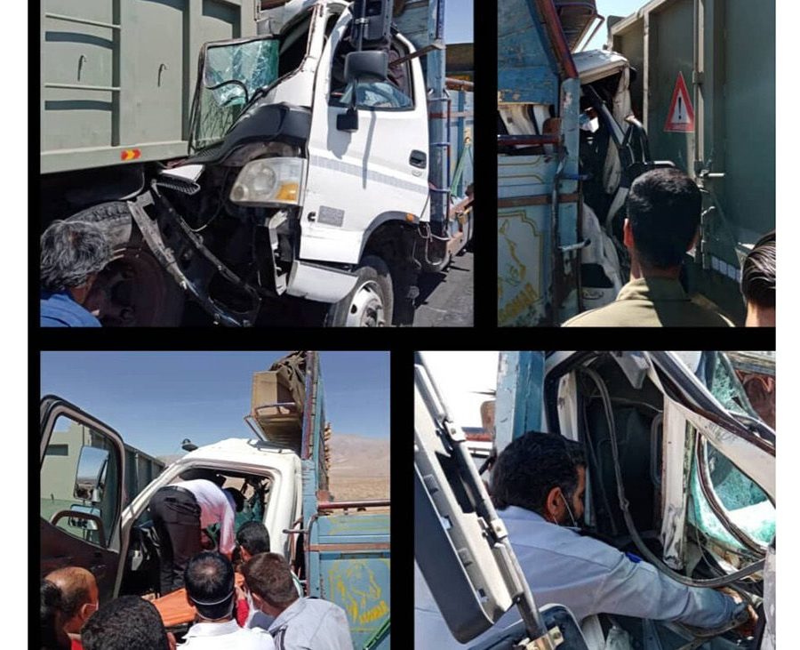 نجات معجزه آسا راننده از میان اتاقک کامیون مچاله شده در کرمان