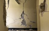 اولین عکس از ترک دیوار خانه ها در زلزله مشهد
