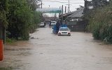 نجات سرنشینان 4 خودرو در سیلاب
