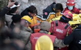 مرد جوان ترکیه ای 6 روز زیر آوار زنده بود