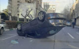 عکس واژگون شدن خودرو مزدا 3 وسط خیابان ملاصدرا
