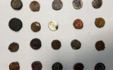کشف 140 قطعه سکه و ظروف عتیقه دوره عیلامی در گلپایگان