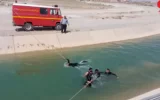 عکس عملیات نجات سه تن از کانال آب خمینی شهر