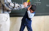 تنبیه دردناک دانش آموز خرم آبادی توسط معلم