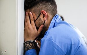 بازداشت ابلیس تهران به‌اتهام آزار و اذیت شیطانی کودکان