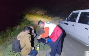 دو جوان از دل ارتفاعات جان سالم به در بردند